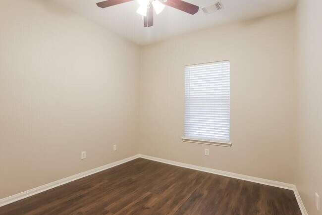 Building Photo - 30 Shimmer Pond Pl