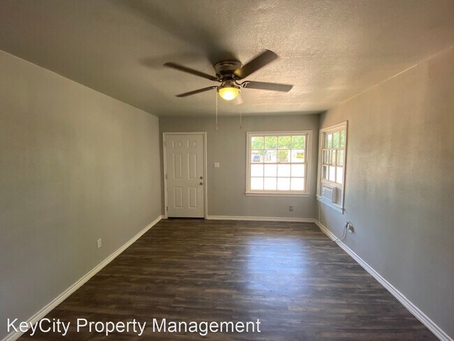 Building Photo - 3 br, 1 bath House - 1433 N Mockingbird Ln