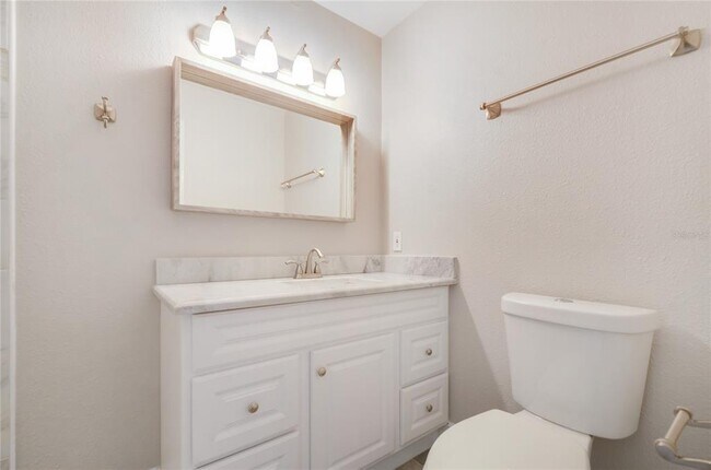 Building Photo - 439 S Netherwood Cres