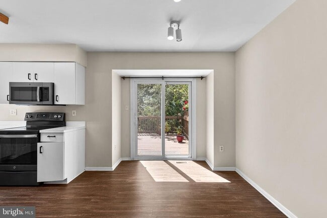 Building Photo - 7745 Chatfield Ln