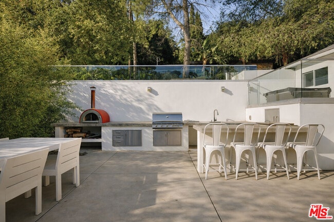 Building Photo - 2633 N Commonwealth Ave