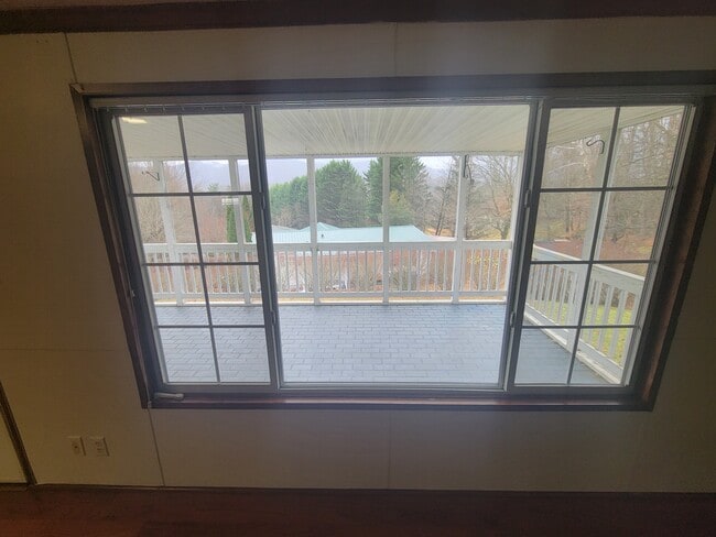 Building Photo - 427 4th St