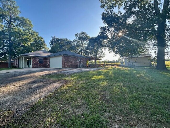 Building Photo - Lakeside Dream Home: Fully Remodeled 4BD/2BA Near Loop 323