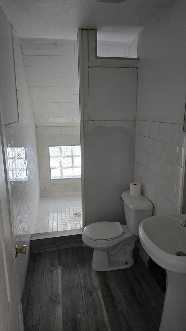 Building Photo - Charming 2-Bedroom Home in Rockford – Upda...
