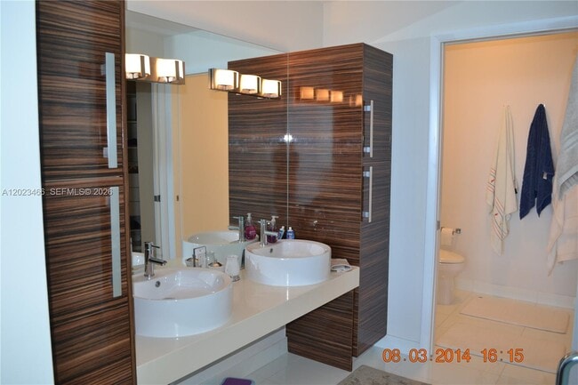 Building Photo - 2020 N Bayshore Dr