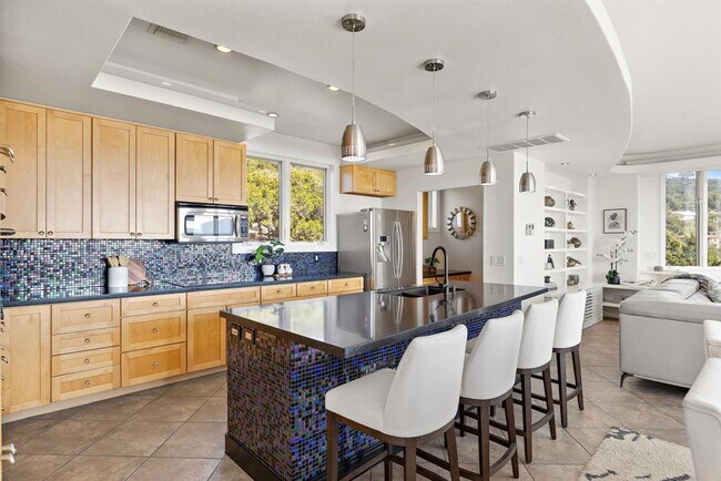 Building Photo - 14020 Lakeview Dr