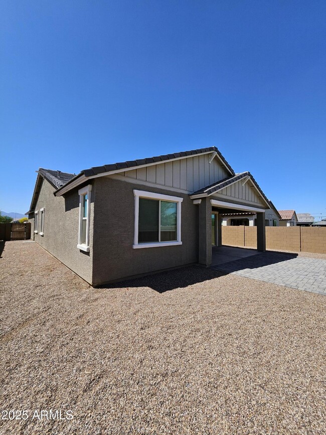 Building Photo - 10756 W Hadley St