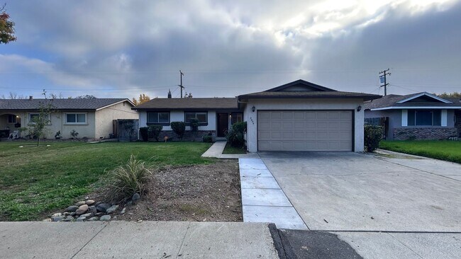 Primary Photo - 2004 Robbie Ave