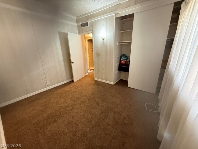 Building Photo - 2300 Pardee Pl