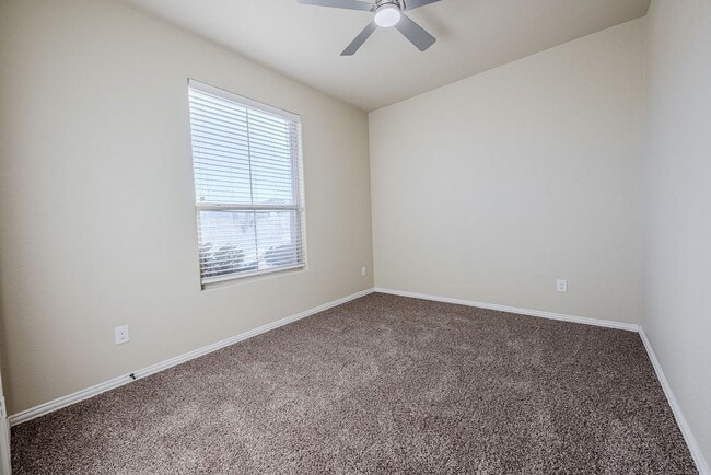 Building Photo - 7 Glass Ranch Rd