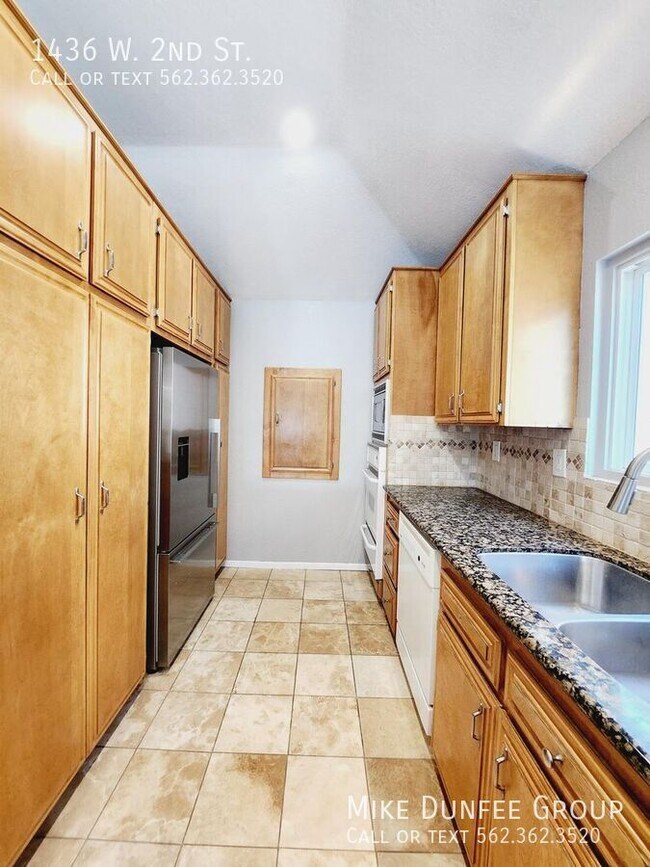 Building Photo - 1436 W 2nd St