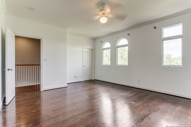 Building Photo - MONTE VISTA TOWNHOME