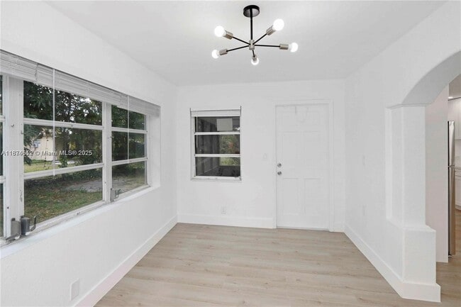 Building Photo - 610 NW 38th Ct