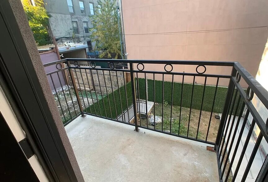 Building Photo - 151 Stanhope St