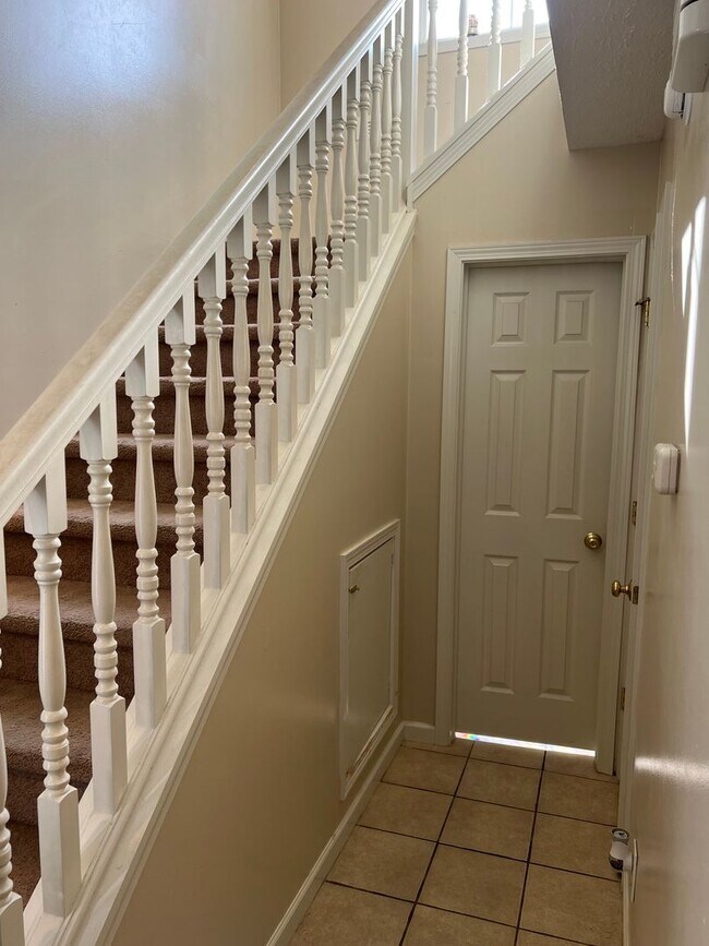 Building Photo - PRICE REDUCTION Available July 2026! Monthly rent $1,700