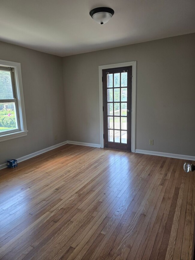 Building Photo - Lawrence Duplex