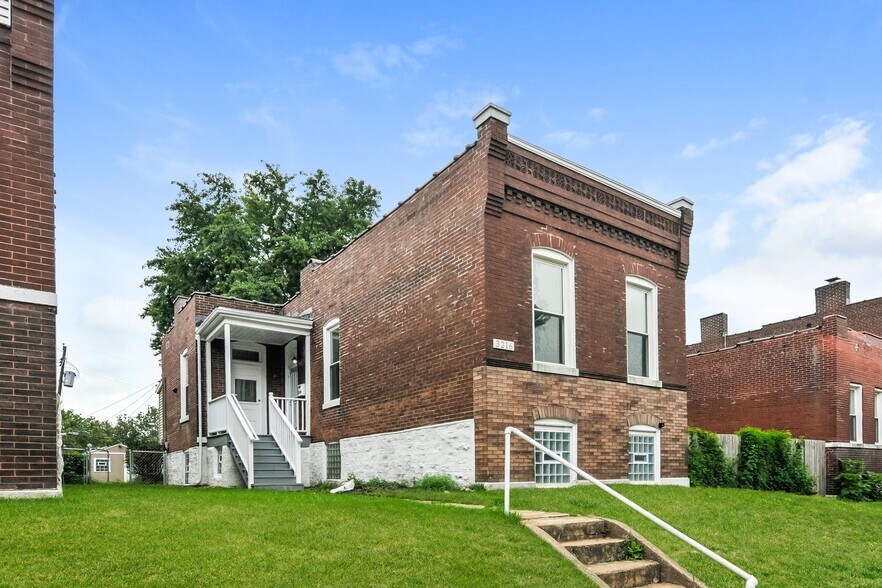 Building Photo - 3216 Itaska St