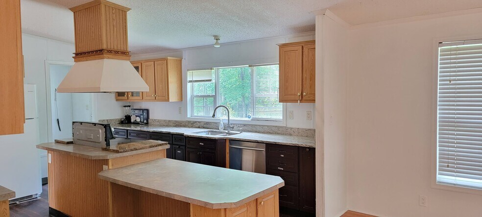 Kitchen - 8936 Turner Dr