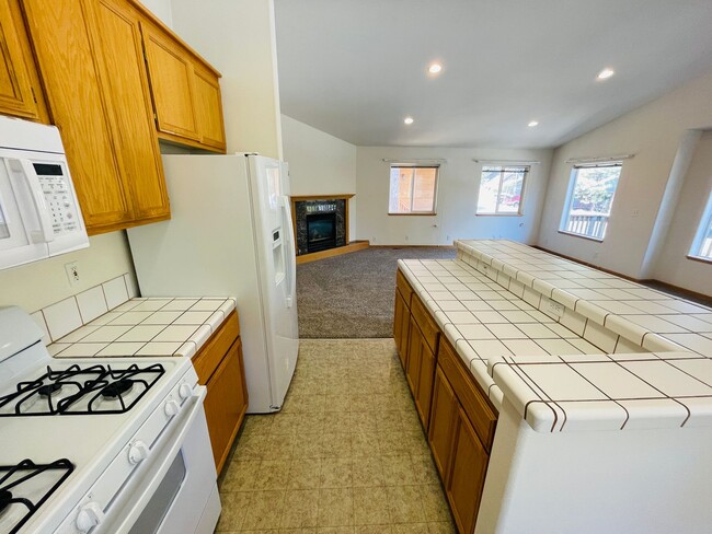 Building Photo - 3 bed 2 bath house for rent in South Lake Tahoe