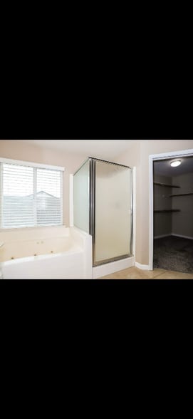 Building Photo - 831 Marsh Creek Dr