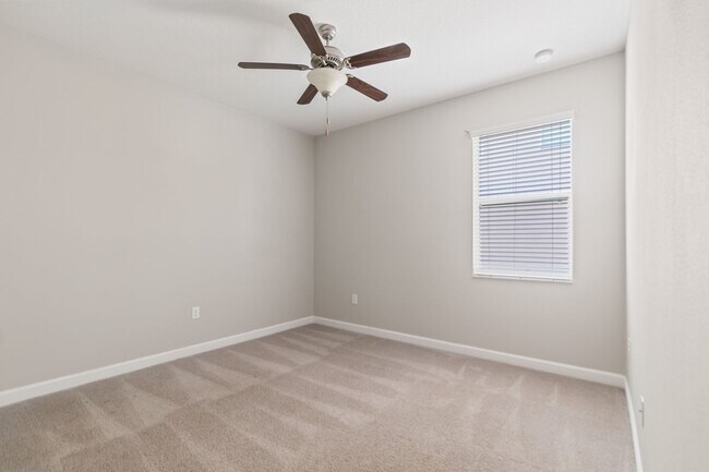 Building Photo - Spacious 4 bed, 3 Bath Terra Bella Home fo...