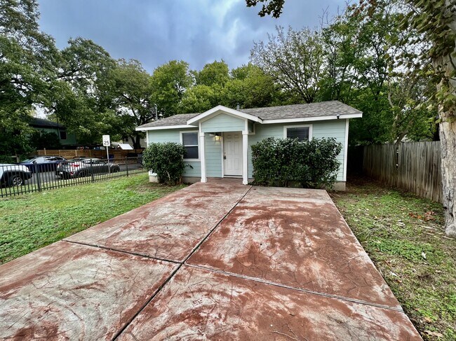 Building Photo - 408 Radam Ln