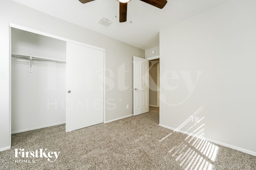 Building Photo - 1498 W Beantree Ln