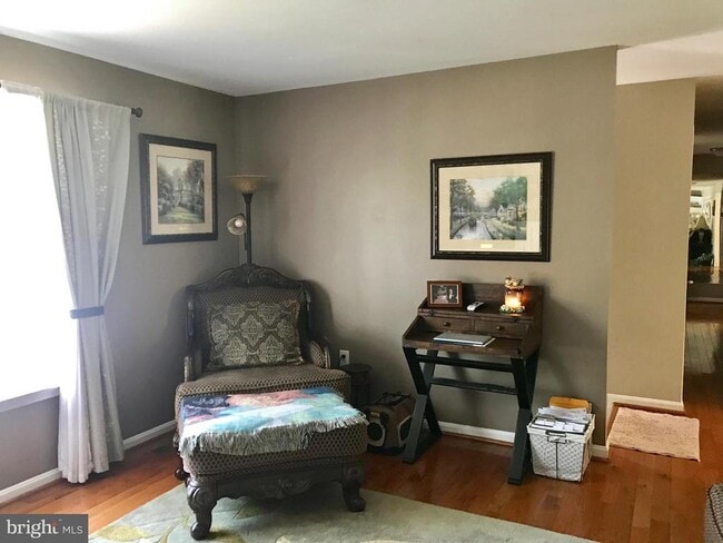 Building Photo - 8 Plumosa Dr