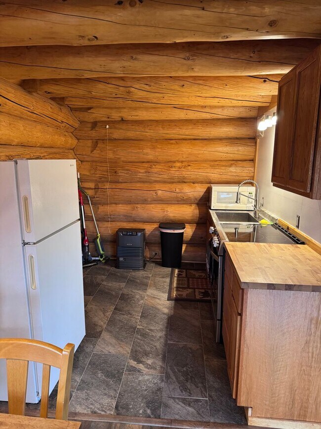 Building Photo - 6134 Chena Hot Springs Rd