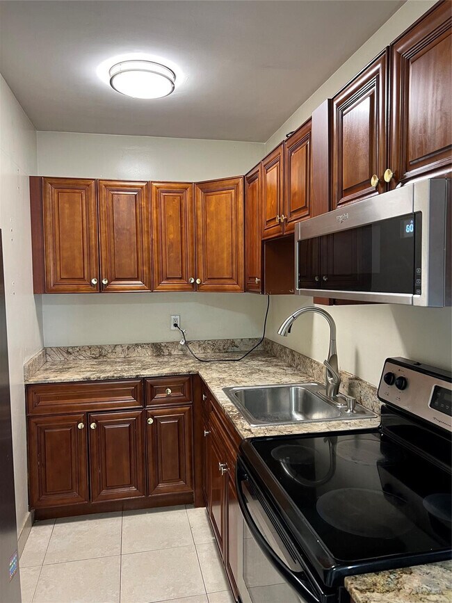 Building Photo - 431 SE 19th Ave