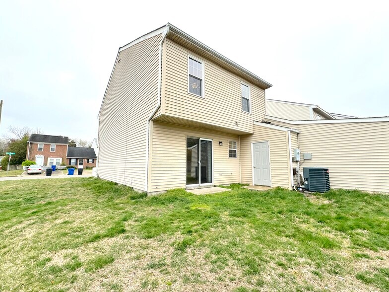 Building Photo - 700 Wolftrap Ln