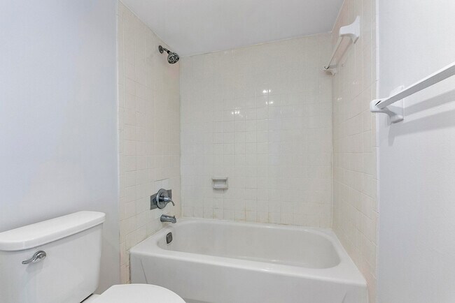 Building Photo - 2851 S Ocean Blvd
