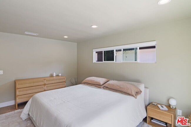 Building Photo - 5664 Coliseum St