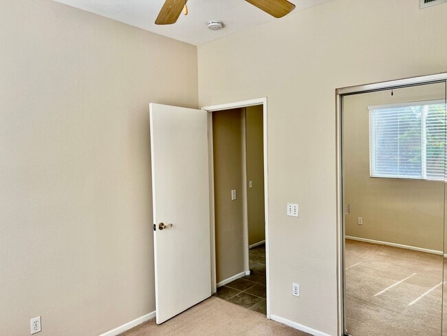 Building Photo - Nice 2 Story Home