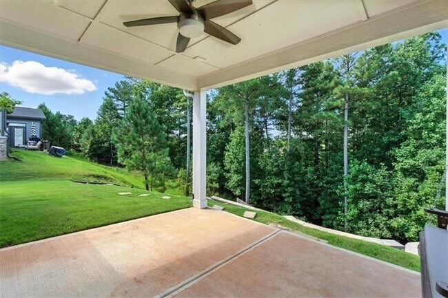 Building Photo - 2121 Harmony Dr