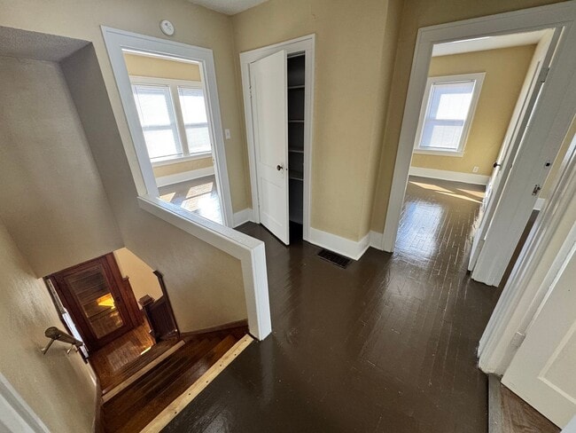 Building Photo - 3 Bedroom House