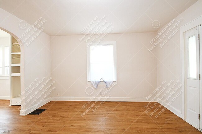 Building Photo - 1 br, 1 bath Duplex - 804 N Denny St
