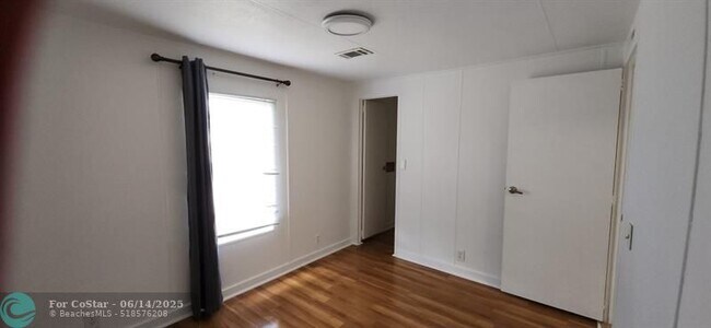 Building Photo - 11931 Watergate Cir