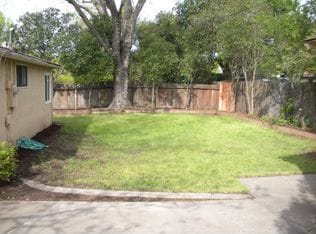Building Photo - ADORABLE Arden Arcade 2 bedroom home! HUGE YARD!!  (Please reference entire ad for viewings)