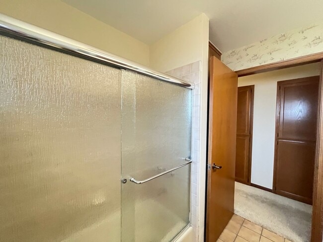 Building Photo - Spacious Home with views of the Irish Hill...
