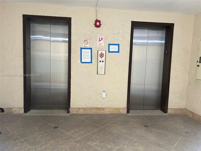 Building Photo - 2903 N Miami Beach Blvd