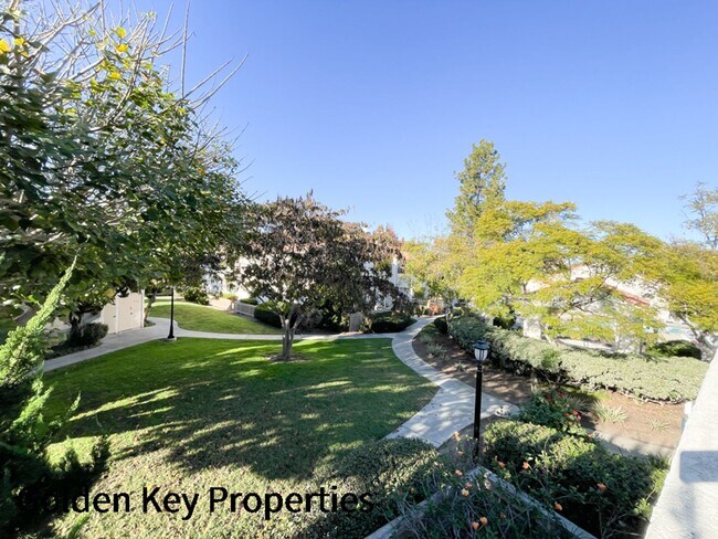 Building Photo - 2BR/1.5BA Condo in Charlemont in Vista! Cl...