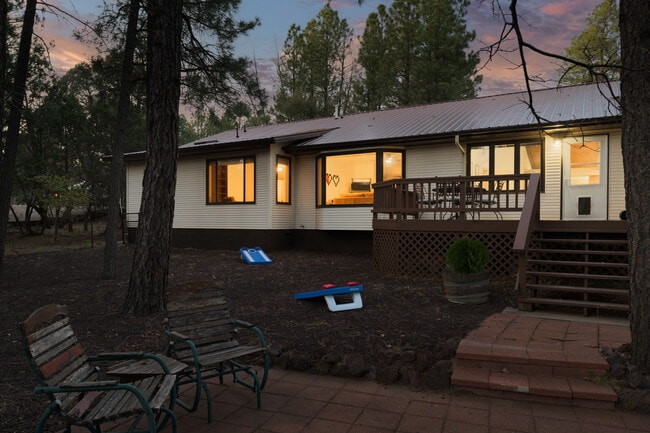 Building Photo - 2237 Lockwood Dr