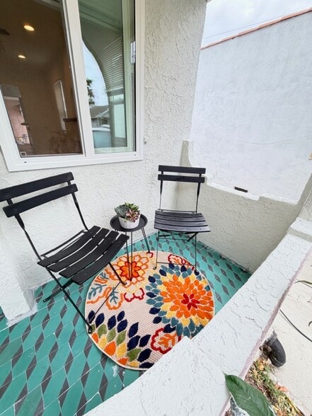 Porch - 2840 S Mansfield Ave