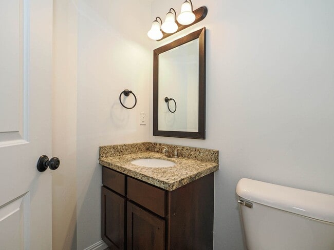 Building Photo - Beautiful 3-Bed, 2-Bath Townhome in Americ...