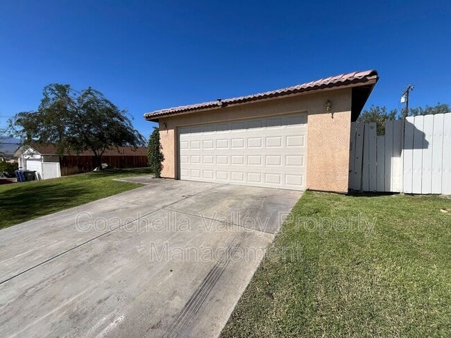 Building Photo - 66028 Mission Lakes Blvd