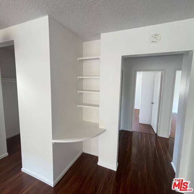 Building Photo - 2112 Manhattan Beach Blvd