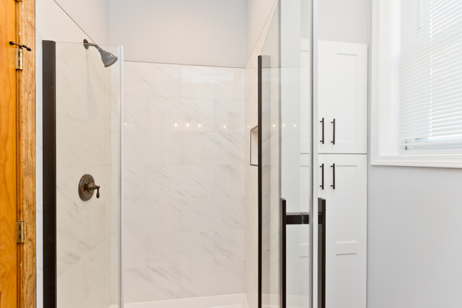 Building Photo - 2338 N Greenview Ave