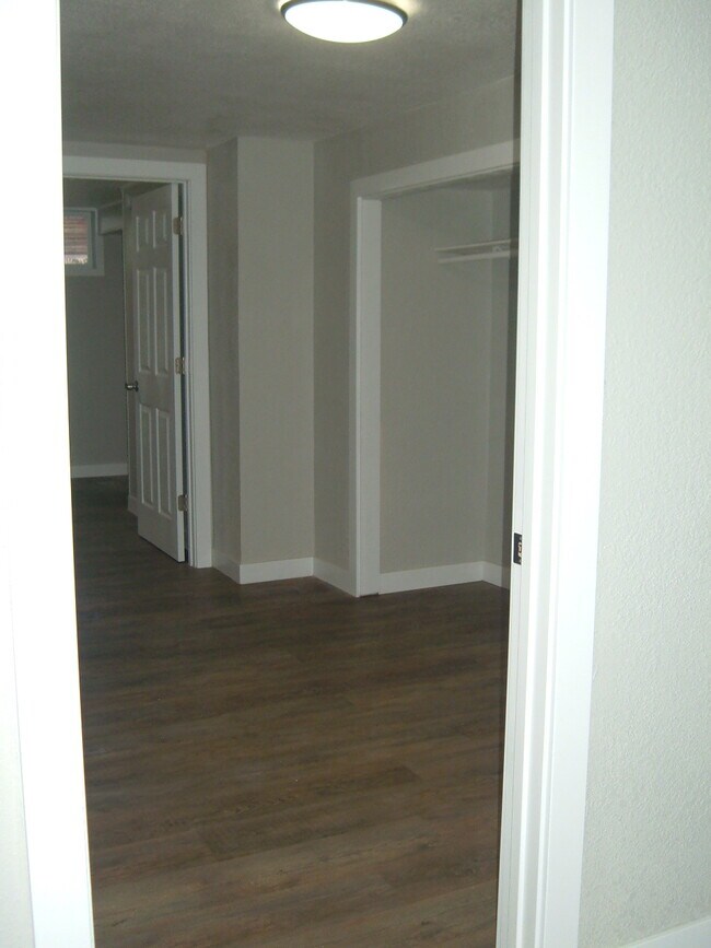 Building Photo - 403 Neyman St