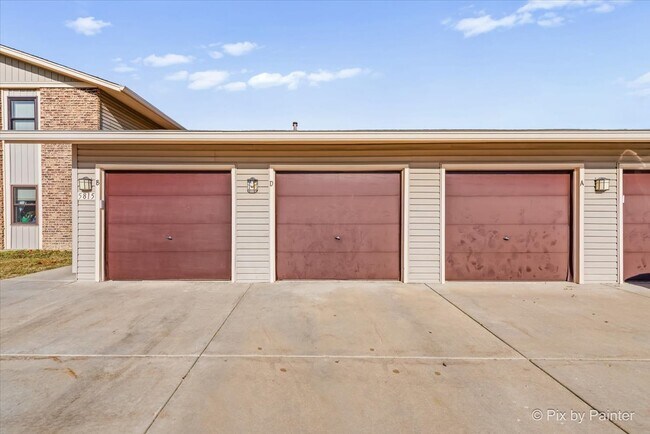 Building Photo - 5815 Wilshire Ct